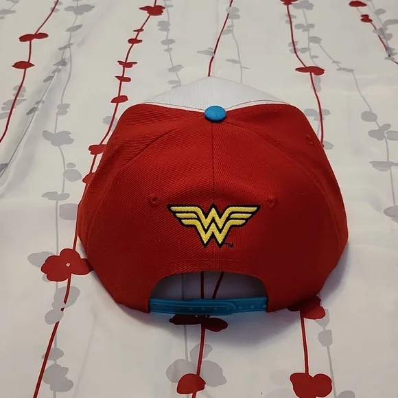 Wonder Woman hat - Picture 3 of 3